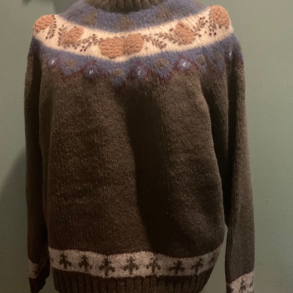 NORTHERN REFLECTIONS BRAND Beautiful Sweater Not Worn - Picture 4 of 11